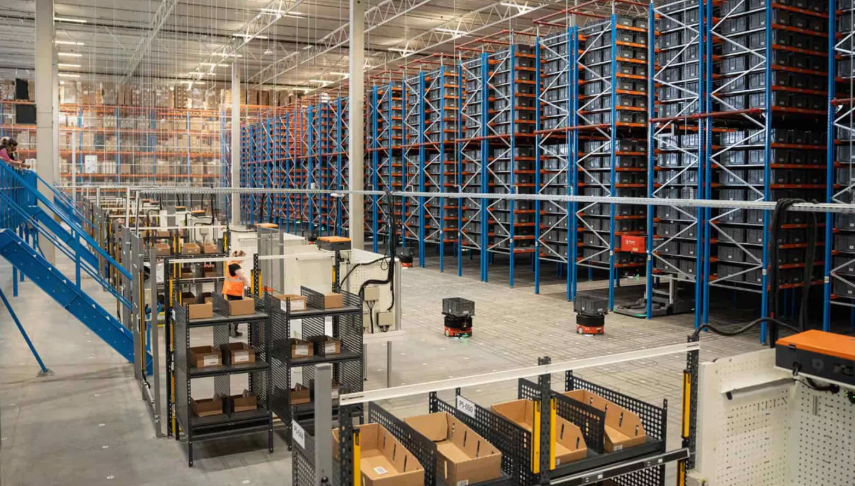 E-commerce Fulfillment AMRs E-commerce Fulfillment AMRs